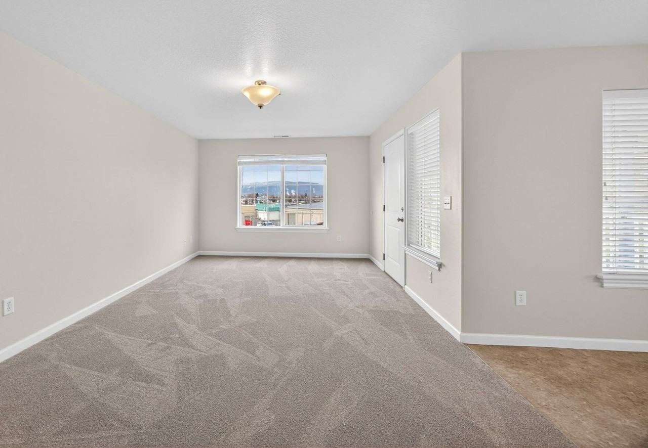 2533 Corona Ave #A - Photo 6 of 31