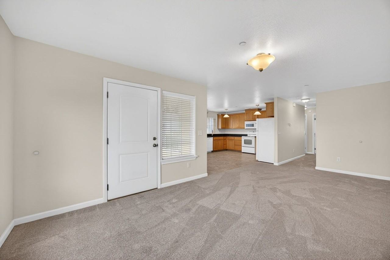 2533 Corona Ave #A - Photo 7 of 31