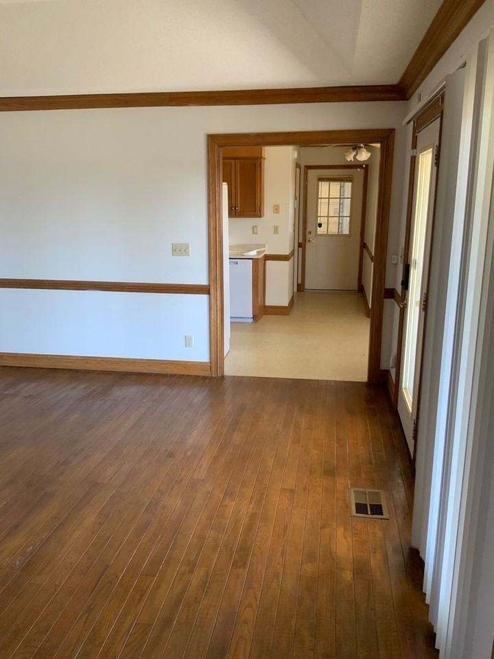 971 Manningham Rd - Photo 4 of 33