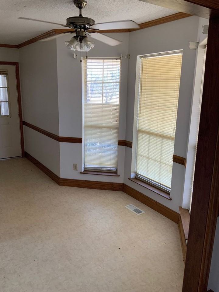 971 Manningham Rd - Photo 5 of 33