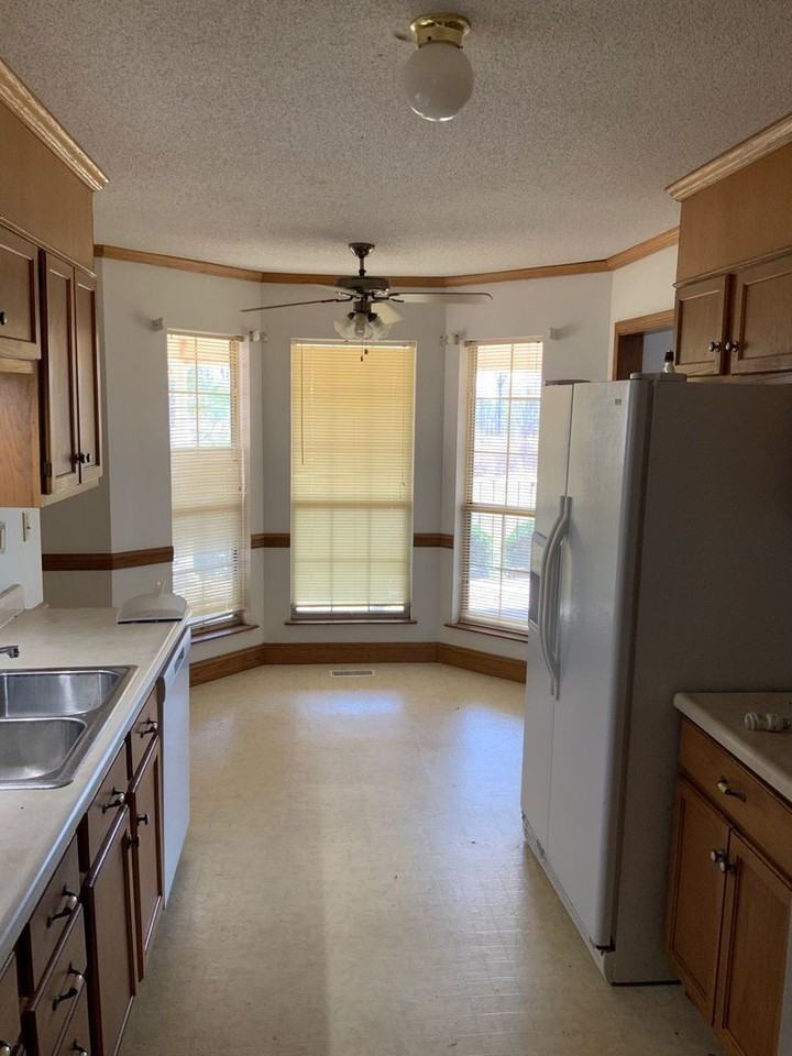 971 Manningham Rd - Photo 6 of 33