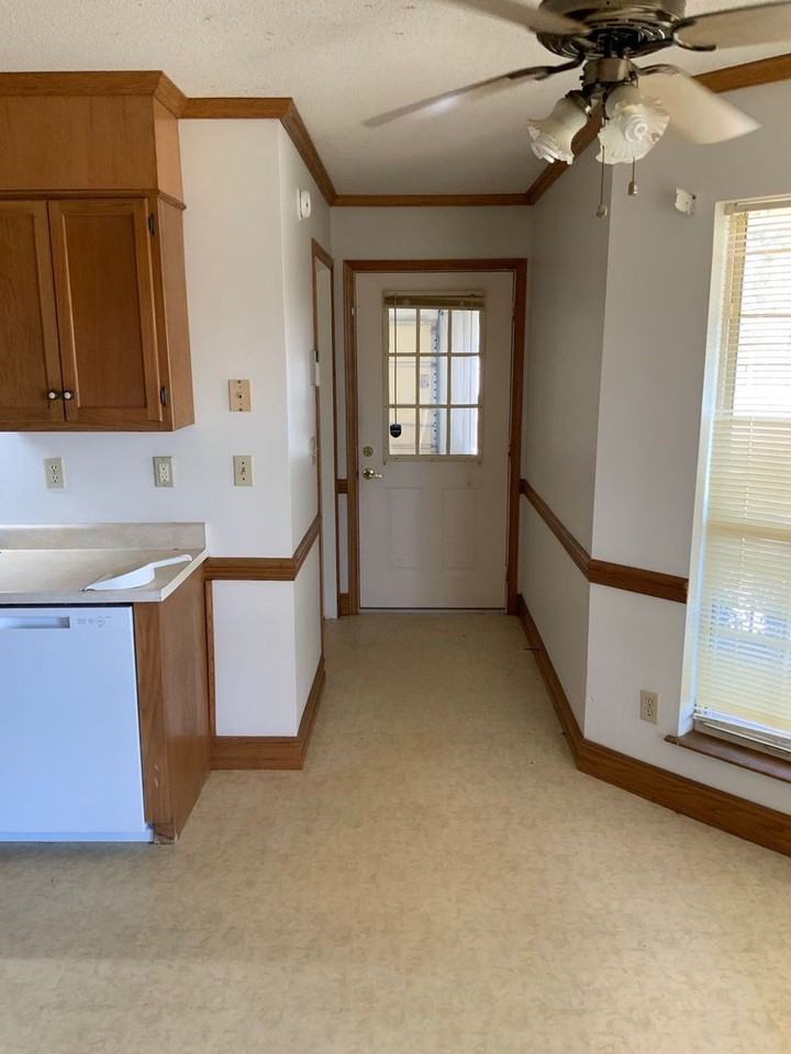 971 Manningham Rd - Photo 7 of 33