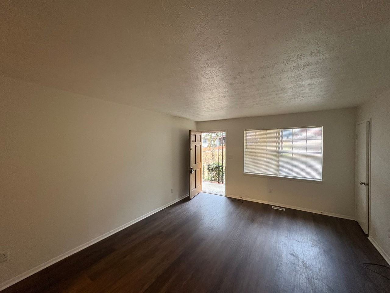 531 Elder St - Photo 3 of 20