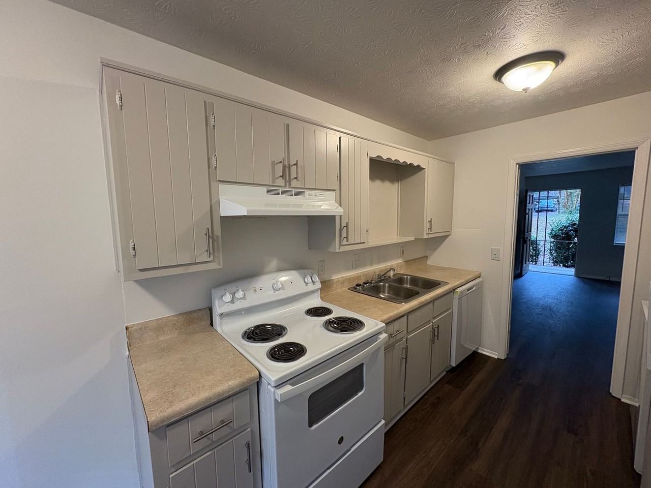 531 Elder St - Photo 7 of 20