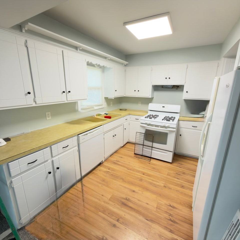 5390 Newcastle Dr Se - Photo 5 of 19