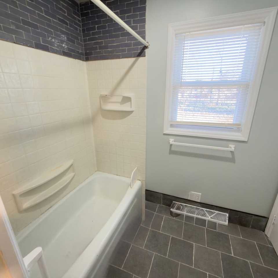 5390 Newcastle Dr Se - Photo 7 of 19