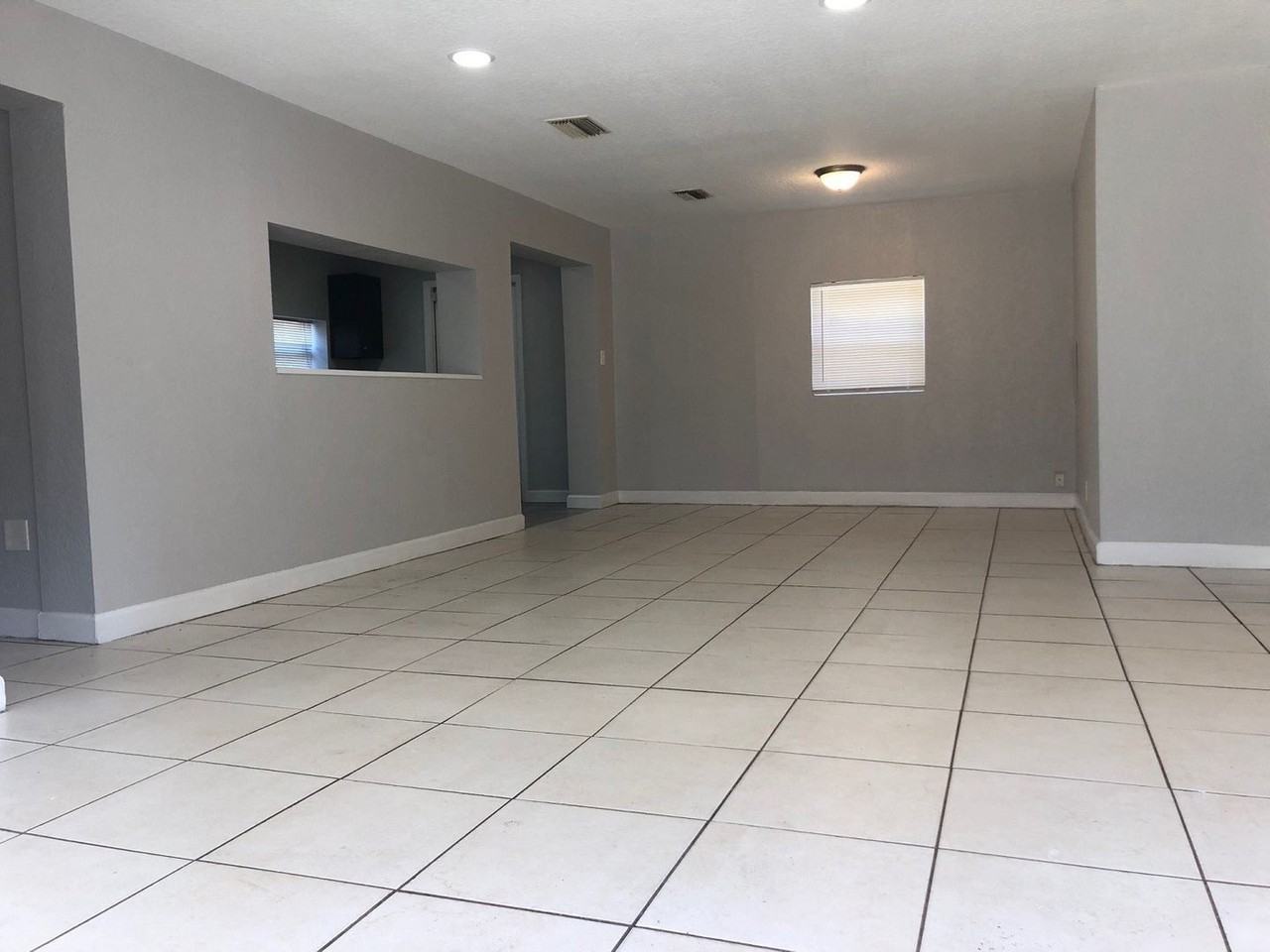 4062 10th Ave N - Photo 5 of 10