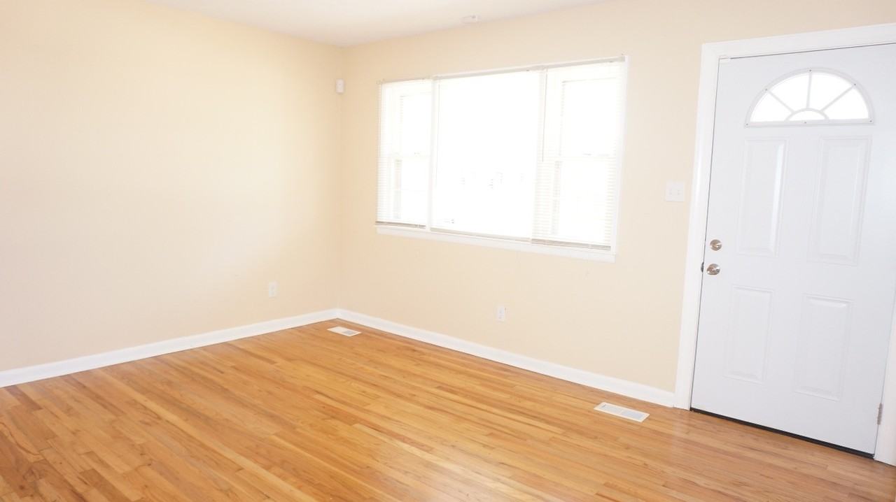 6309 Lynette Cir - Photo 2 of 25