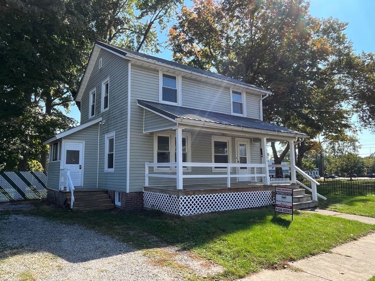 313 Miller St - Photo 3 of 25