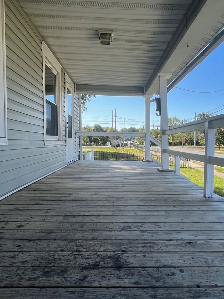 313 Miller St - Photo 4 of 25