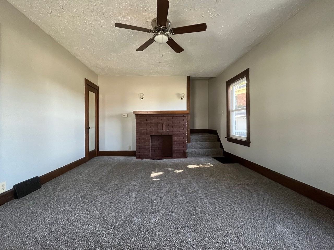 313 Miller St - Photo 6 of 25