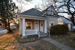 featured image of 627 S New Ave