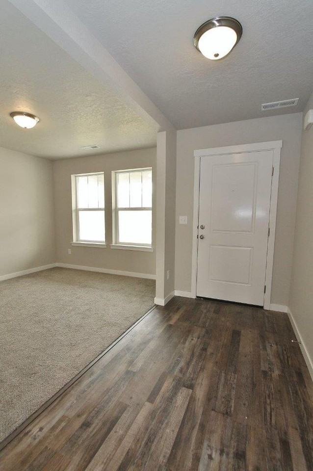 715 Inby St - Photo 2 of 26