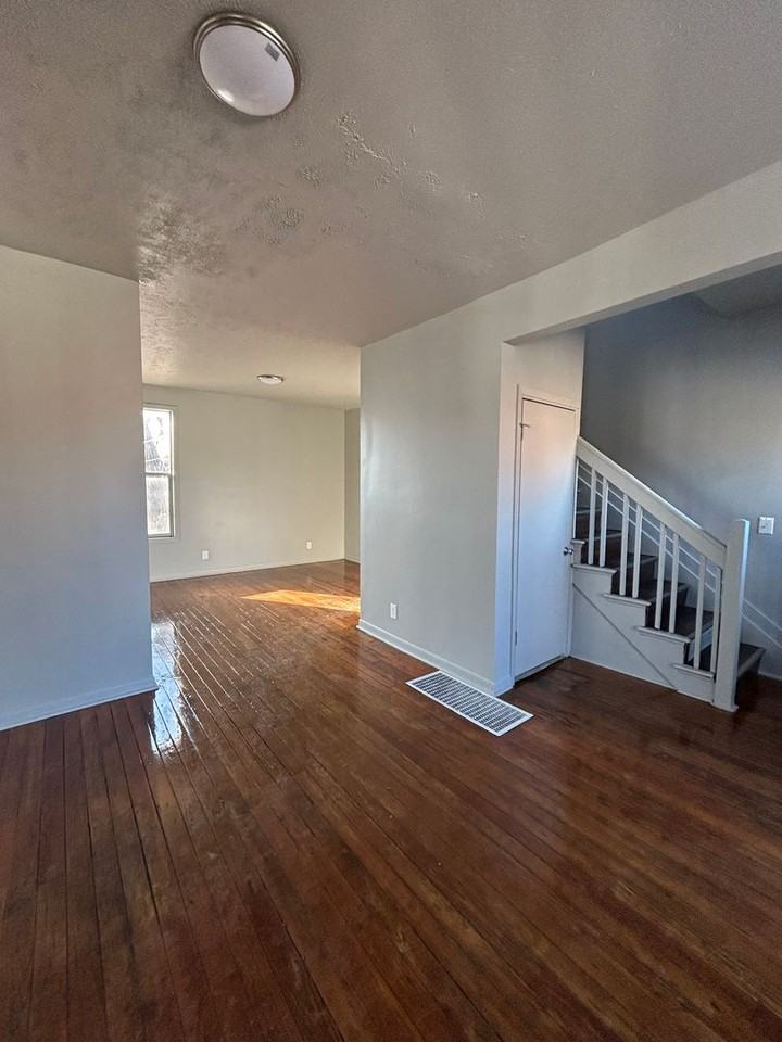 4411 Davenport St - Photo 2 of 26