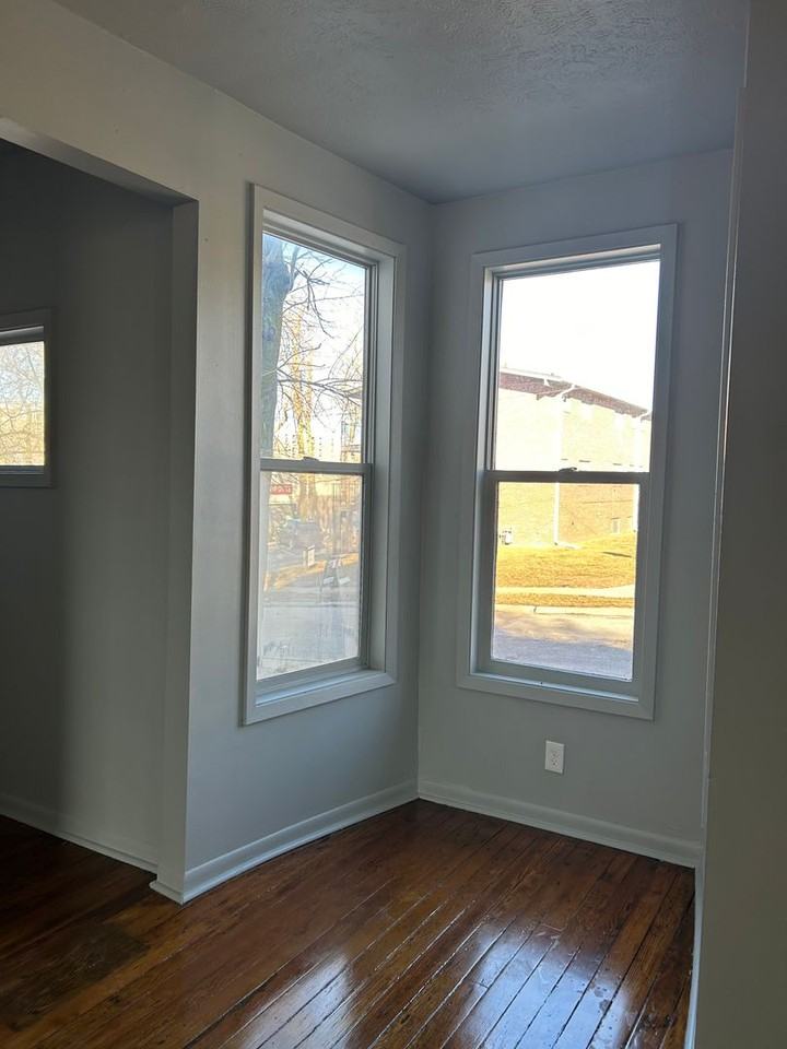 4411 Davenport St - Photo 4 of 26