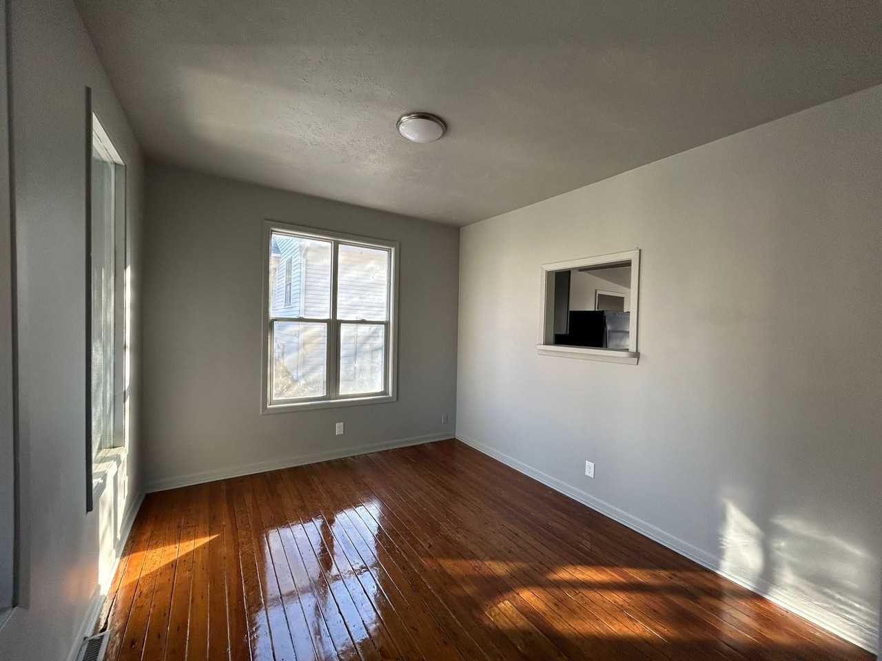 4411 Davenport St - Photo 6 of 26