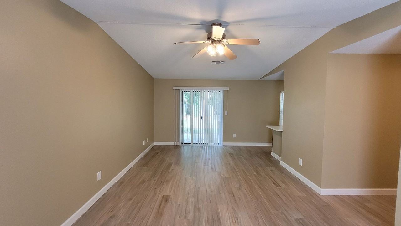 1033 Peakview Dr - Photo 2 of 15