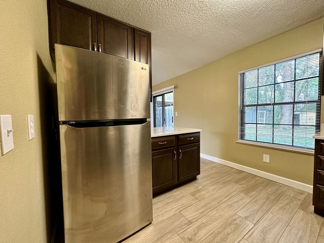 1033 Peakview Dr - Photo 6 of 15