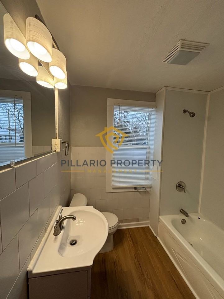 3625 N Kenwood Ave - Photo 5 of 18