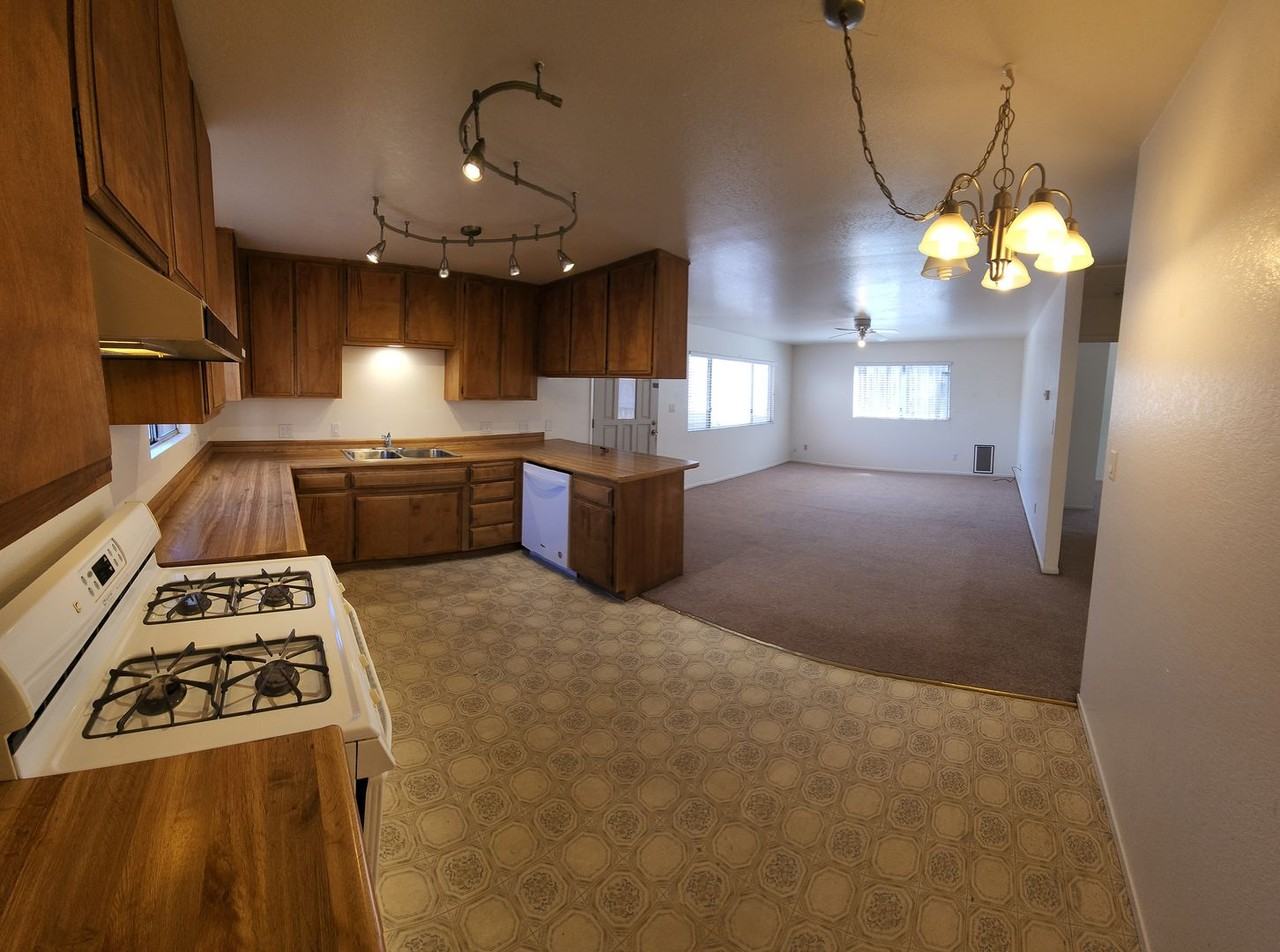 686 Air Park Dr - Photo 4 of 17