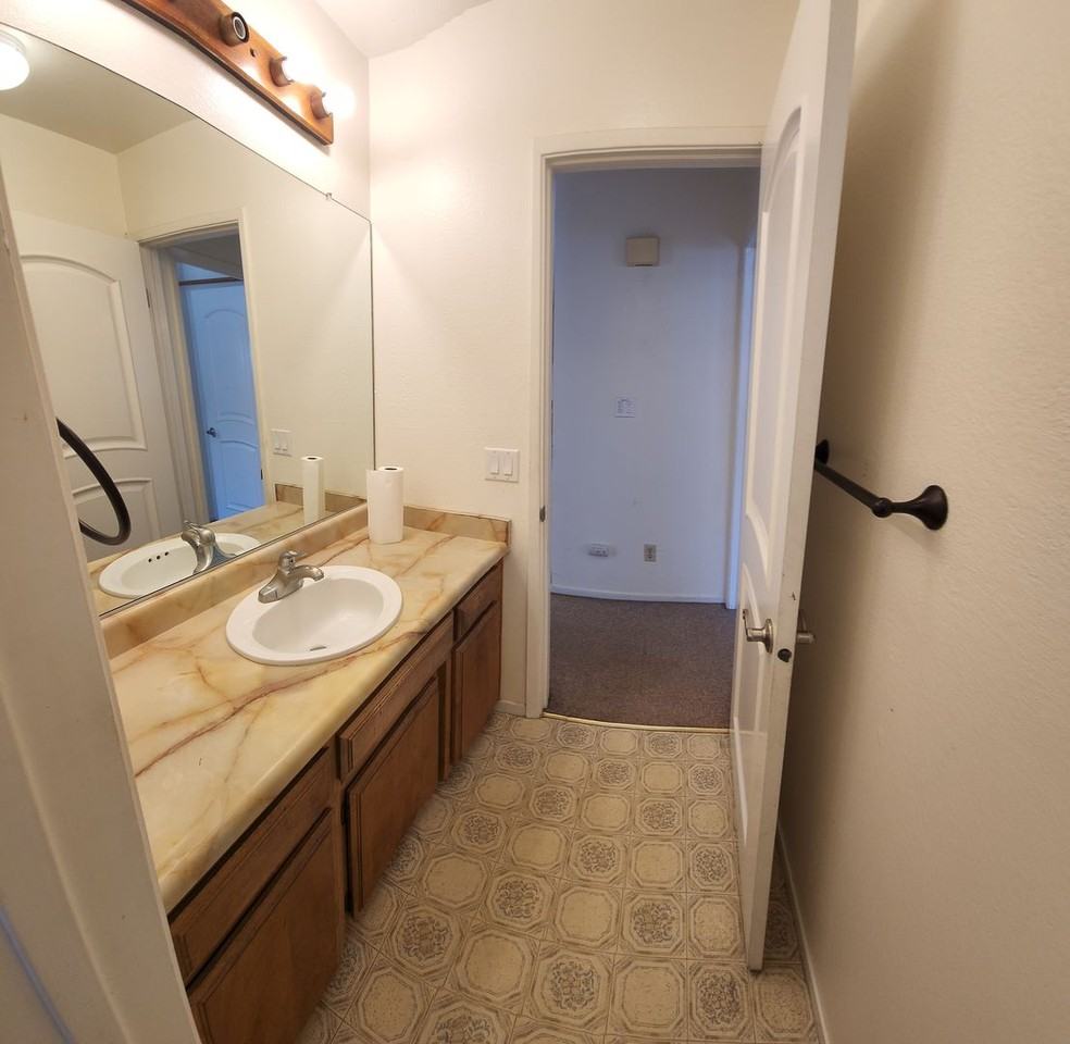 686 Air Park Dr - Photo 3 of 17