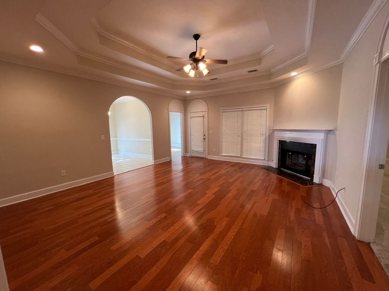 714 Berry Ln - Photo 6 of 24