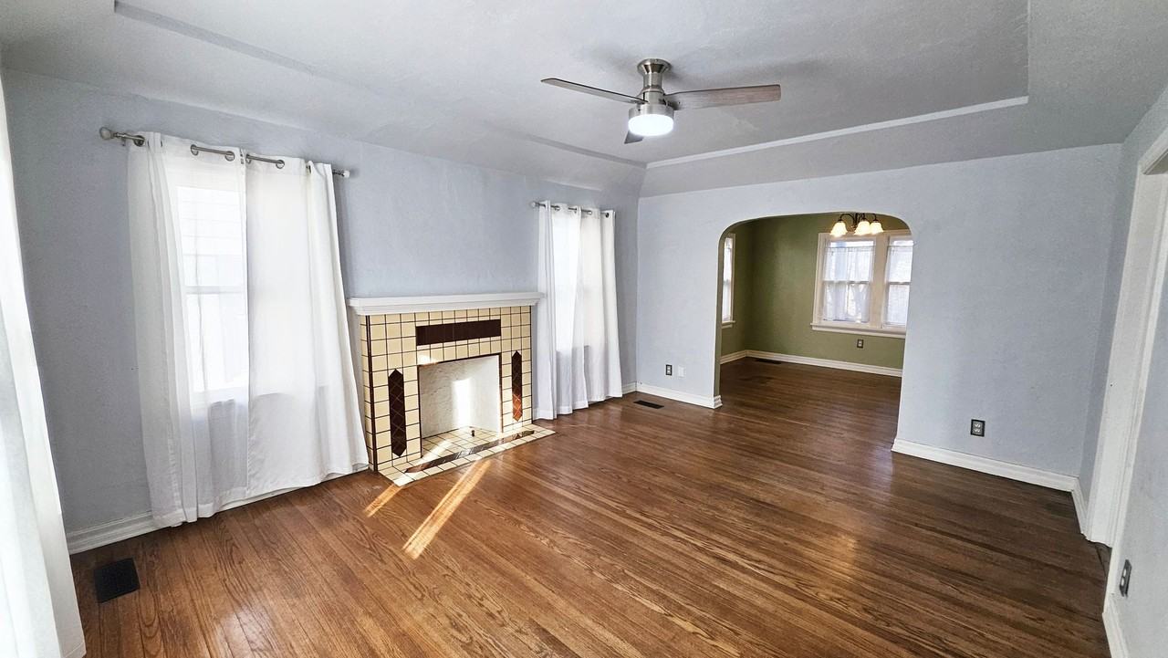 2305 Nw 25th St - Photo 3 of 25