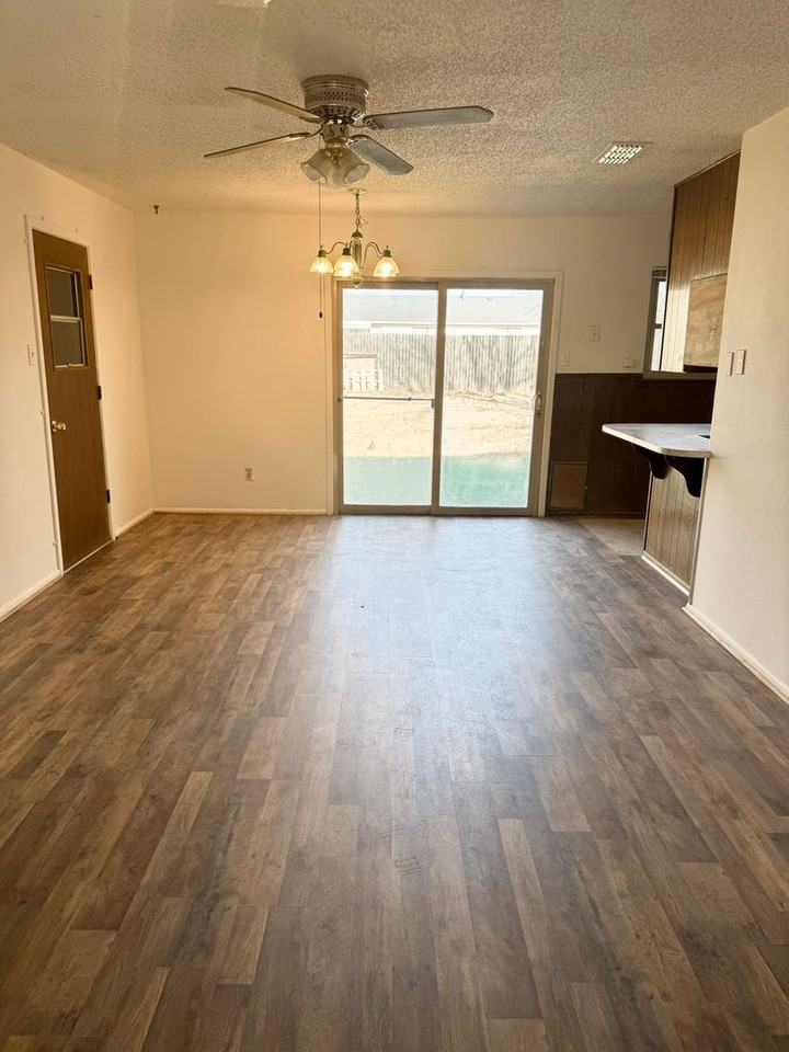 5030 53rd St - Photo 3 of 19