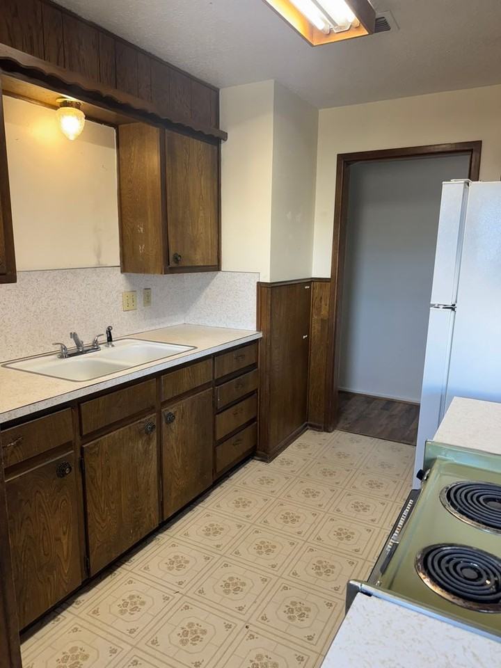 5030 53rd St - Photo 5 of 19