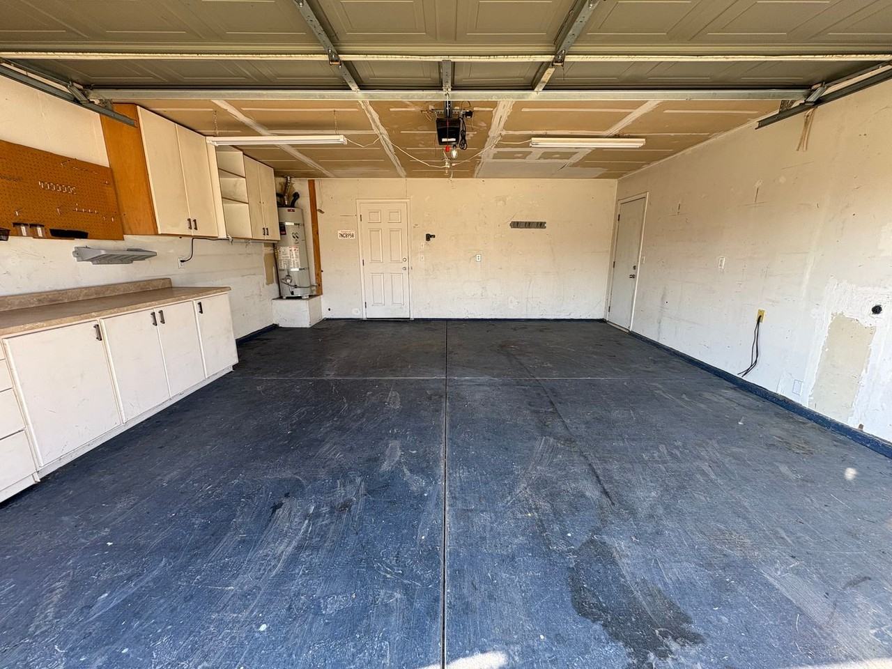 905 S Laguna St - Photo 3 of 28