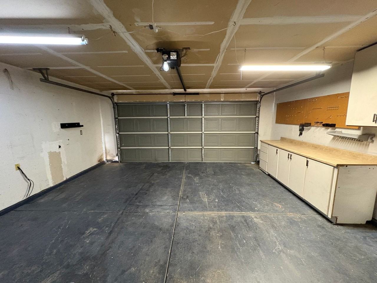 905 S Laguna St - Photo 4 of 28