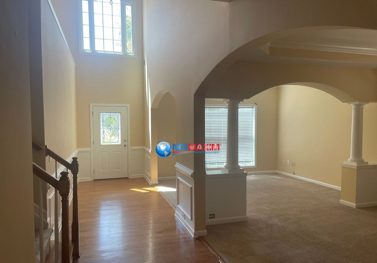 6584 Mimosa Cir - Photo 2 of 24