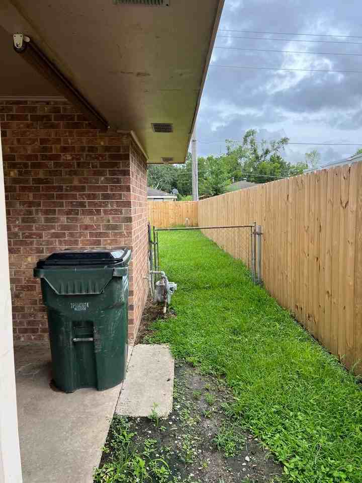 216 Saint Francis St - Photo 4 of 13