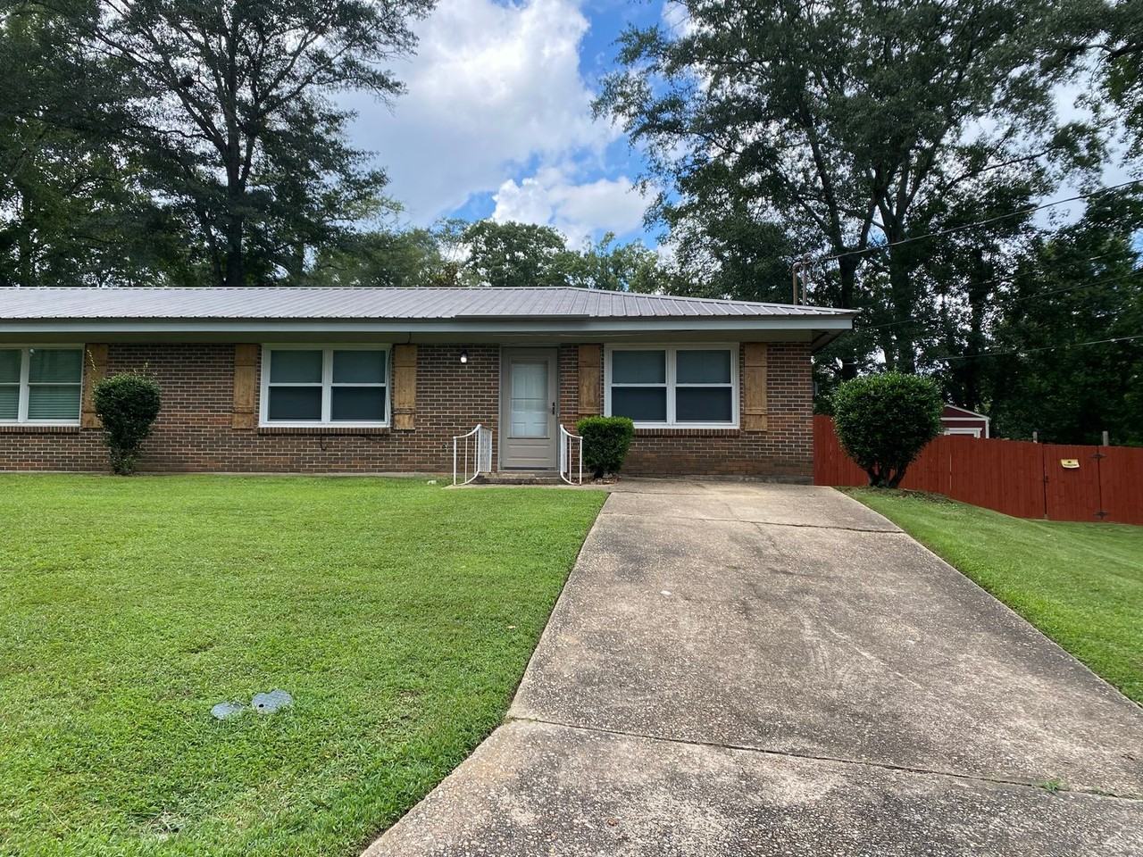 517 Godfrey Ln - Photo 2 of 7