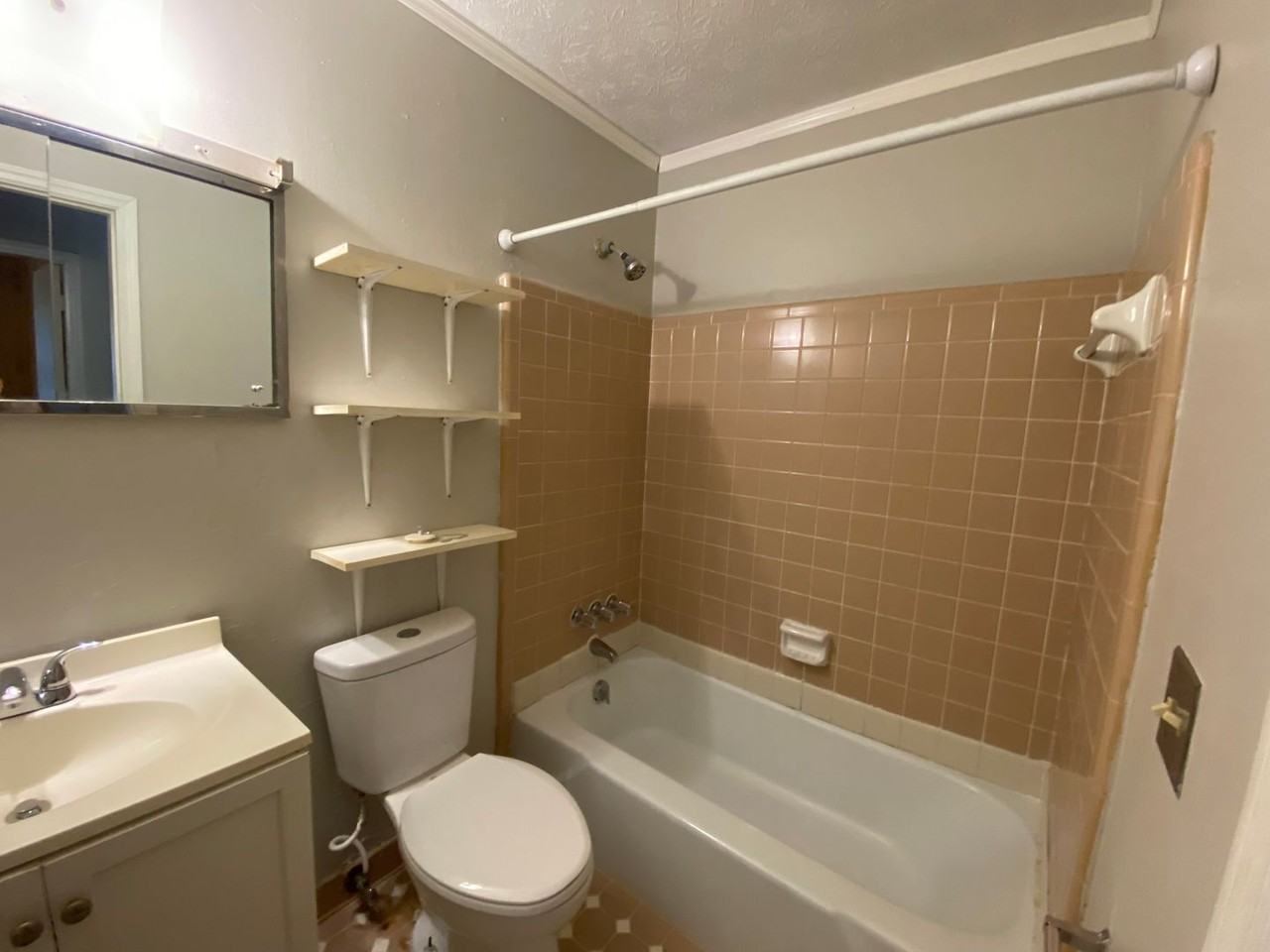 517 Godfrey Ln - Photo 5 of 7