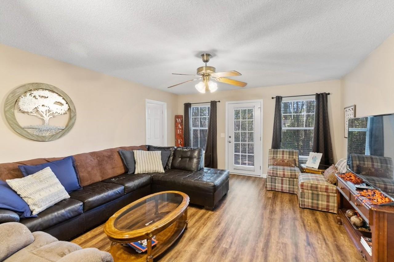 1062 Northpointe Cir - Photo 2 of 4