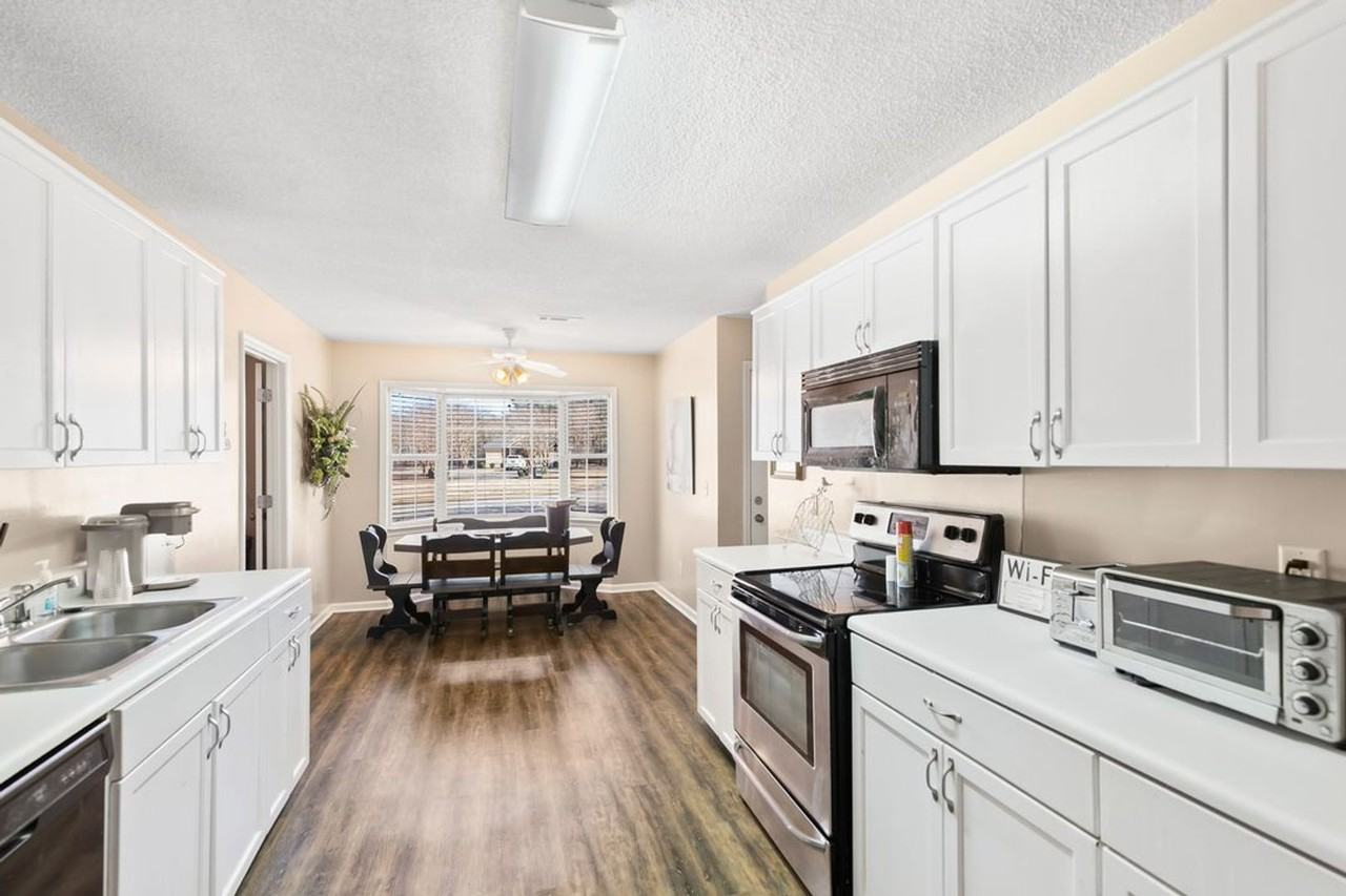 1062 Northpointe Cir - Photo 3 of 4