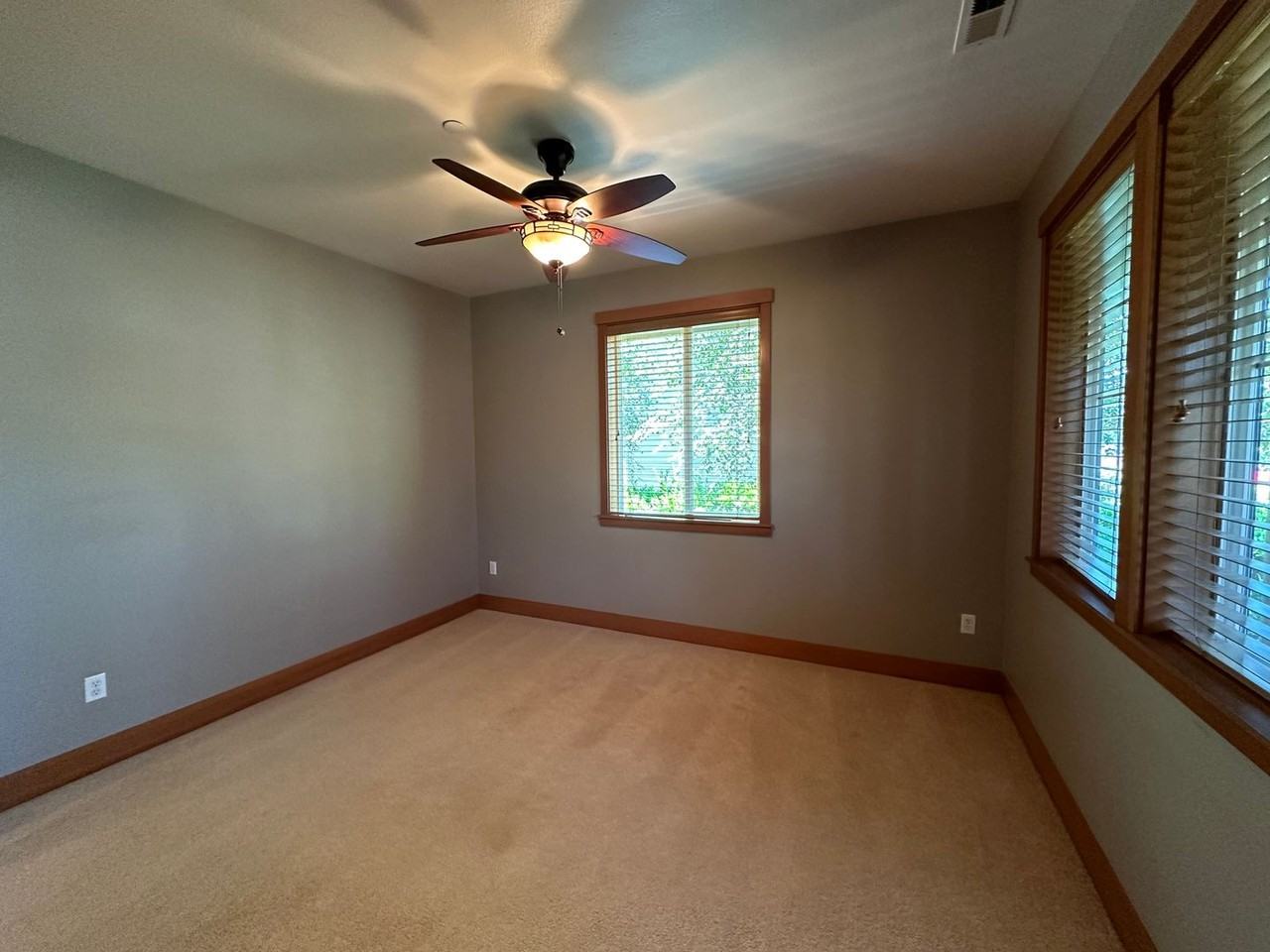 1961 Nelson St - Photo 2 of 15