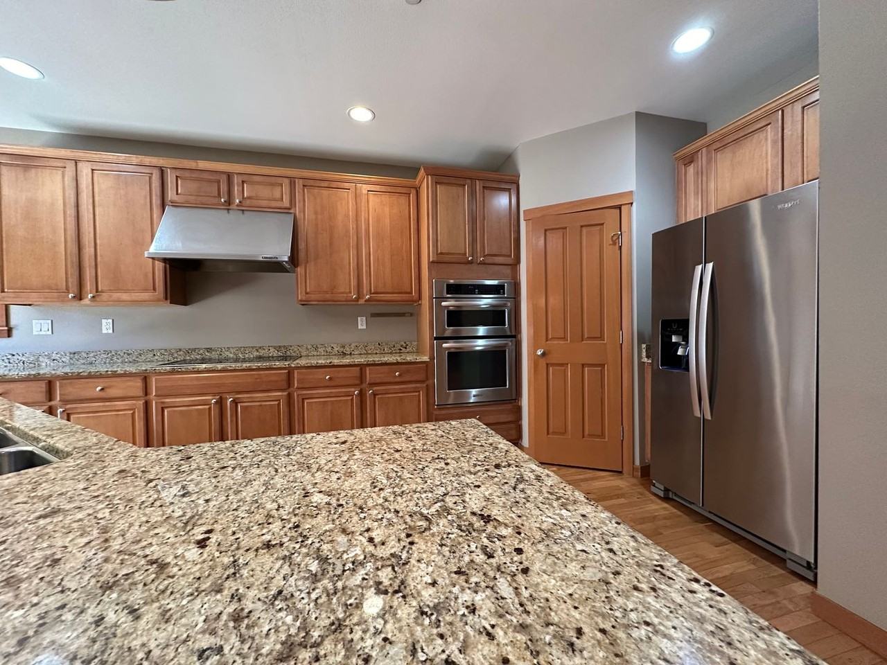 1961 Nelson St - Photo 4 of 15