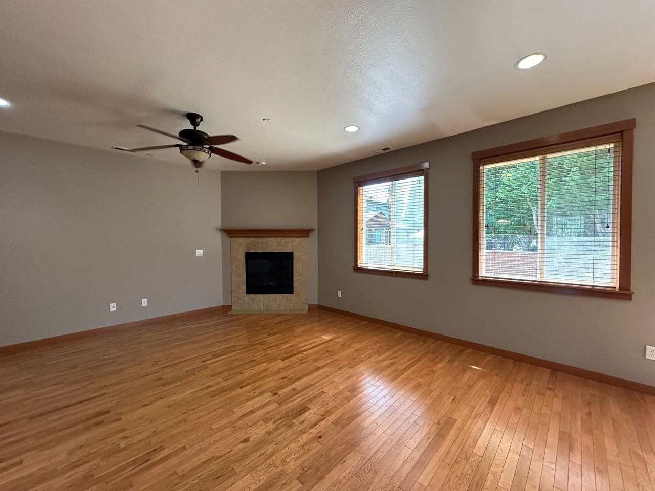 1961 Nelson St - Photo 5 of 15