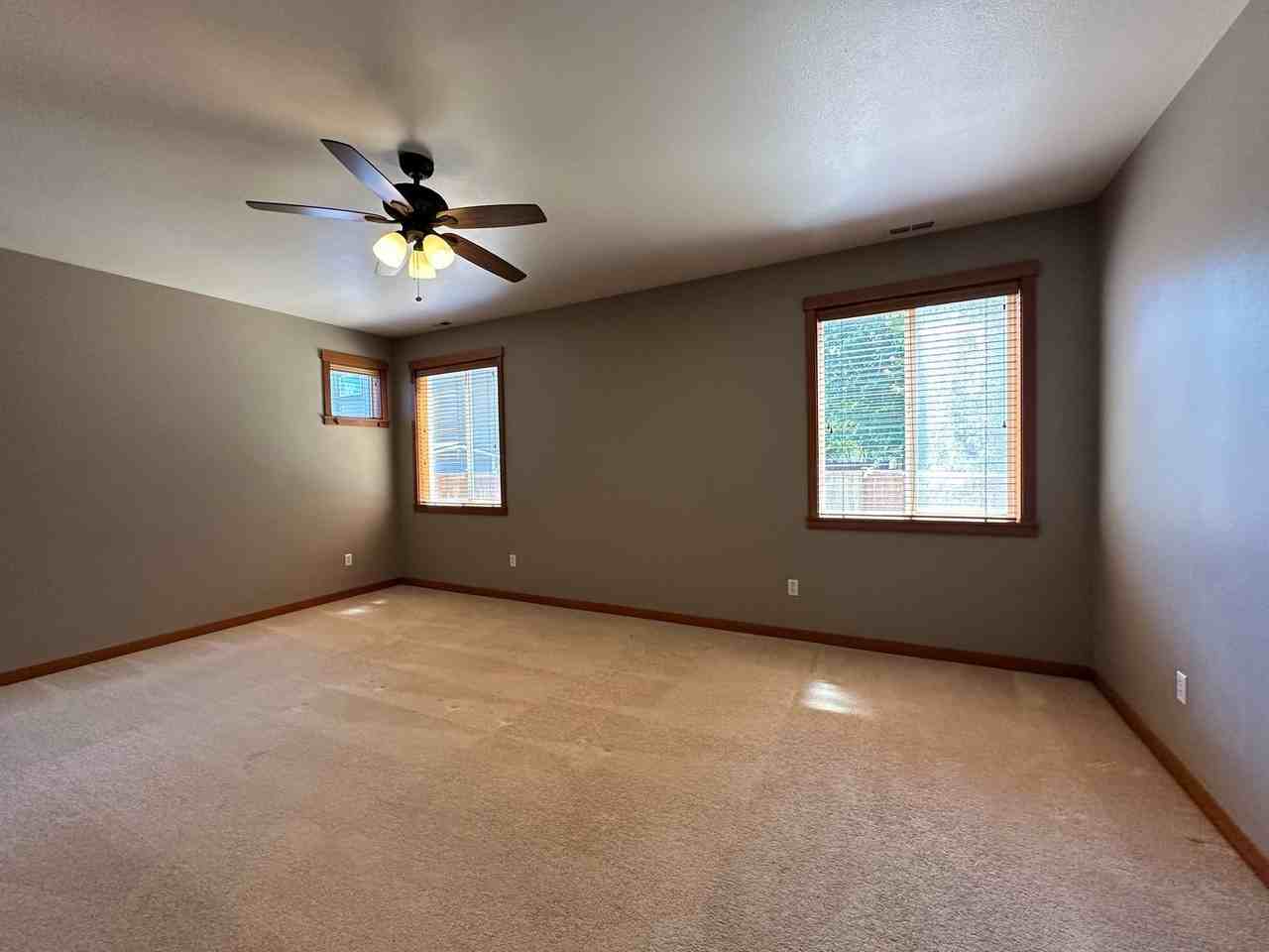 1961 Nelson St - Photo 7 of 15