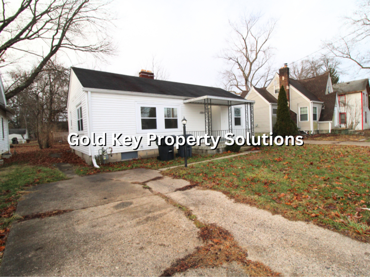 1221 E 10th St - Photo 2 of 20