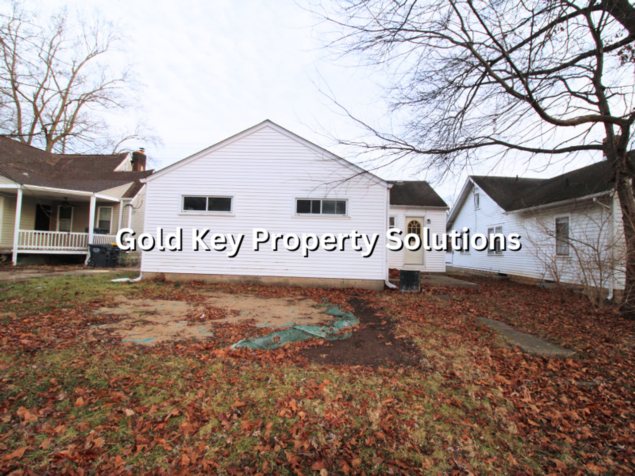 1221 E 10th St - Photo 6 of 20