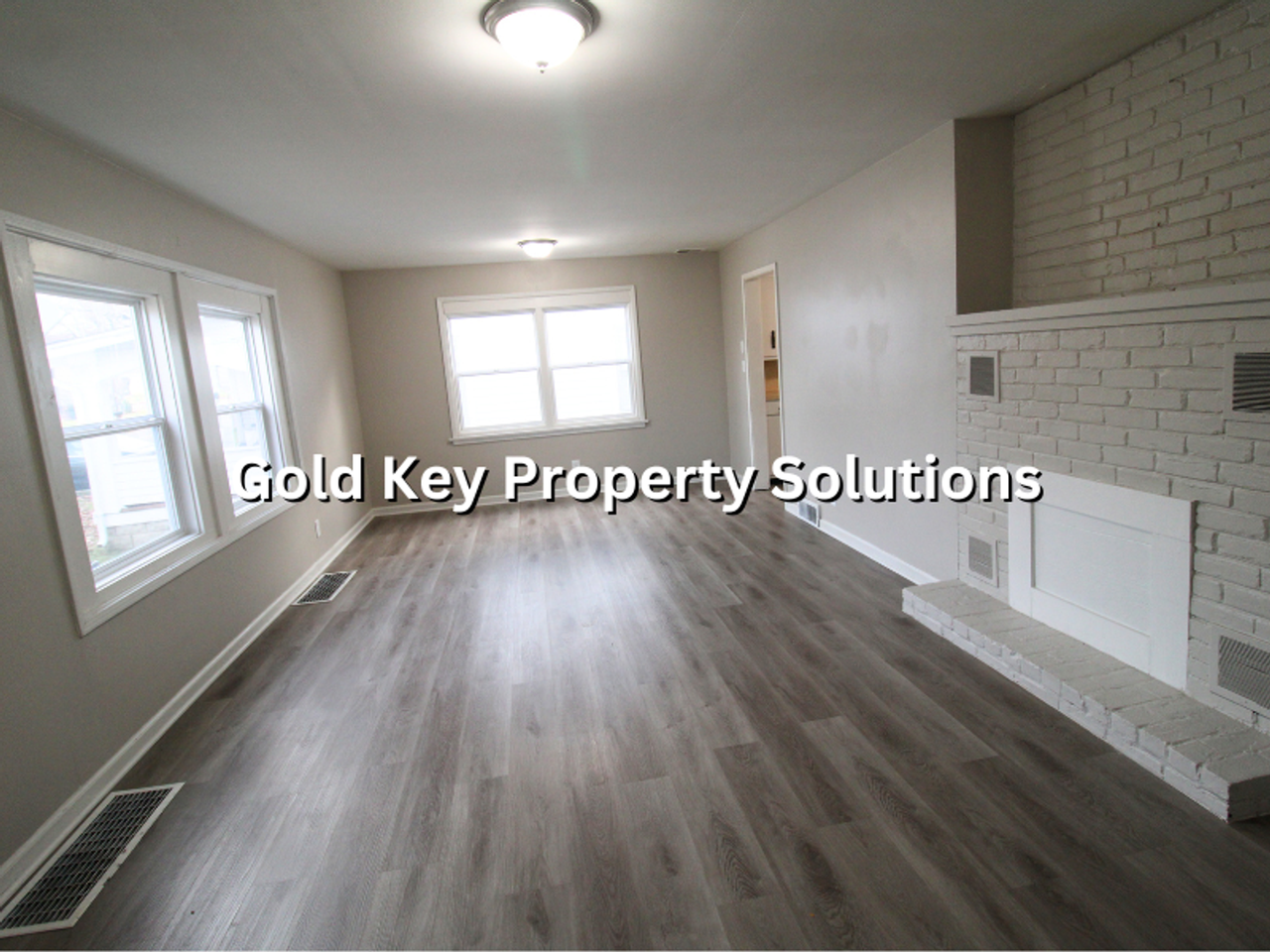 1221 E 10th St - Photo 7 of 20