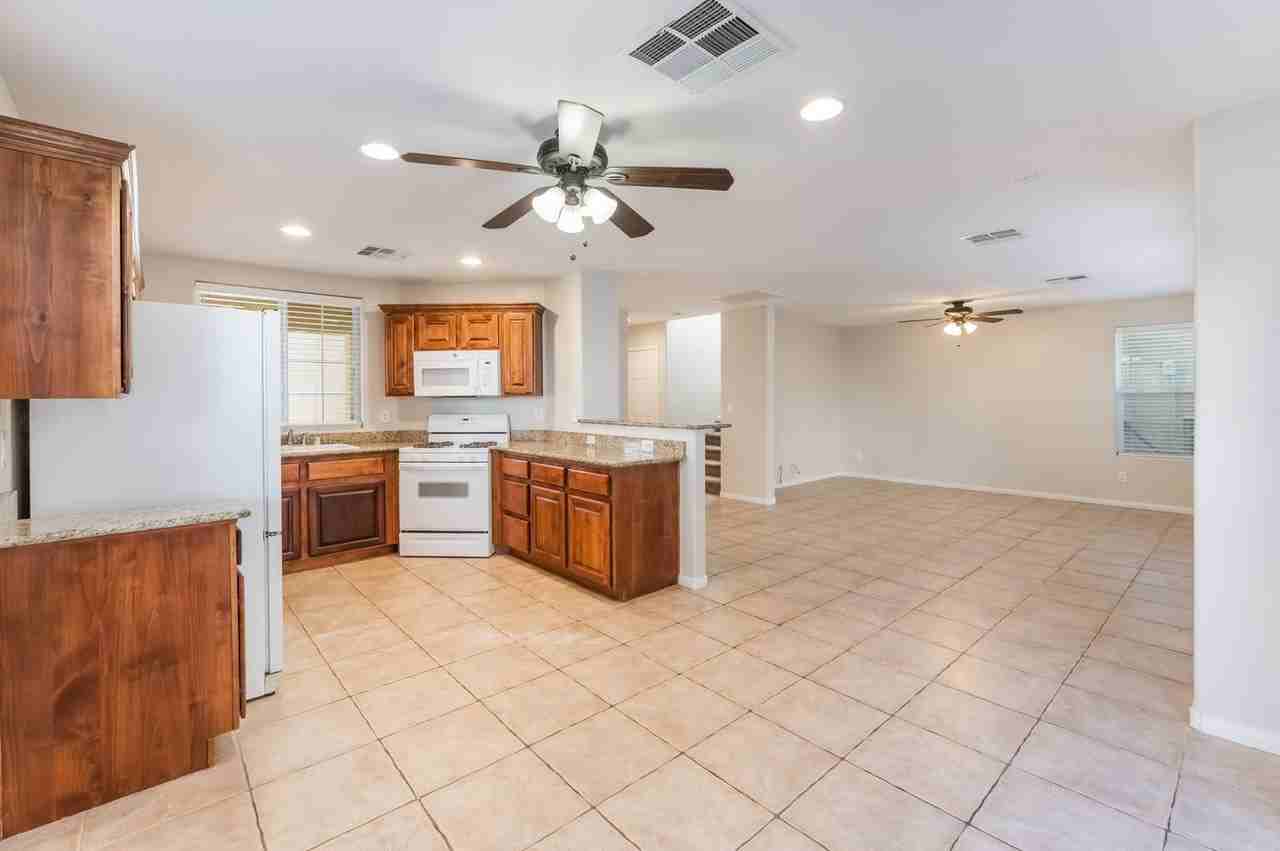 8946 Candice Creek Ct - Photo 3 of 36