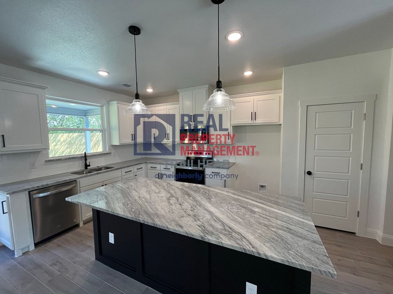 5707 Belaire Cir - Photo 3 of 30