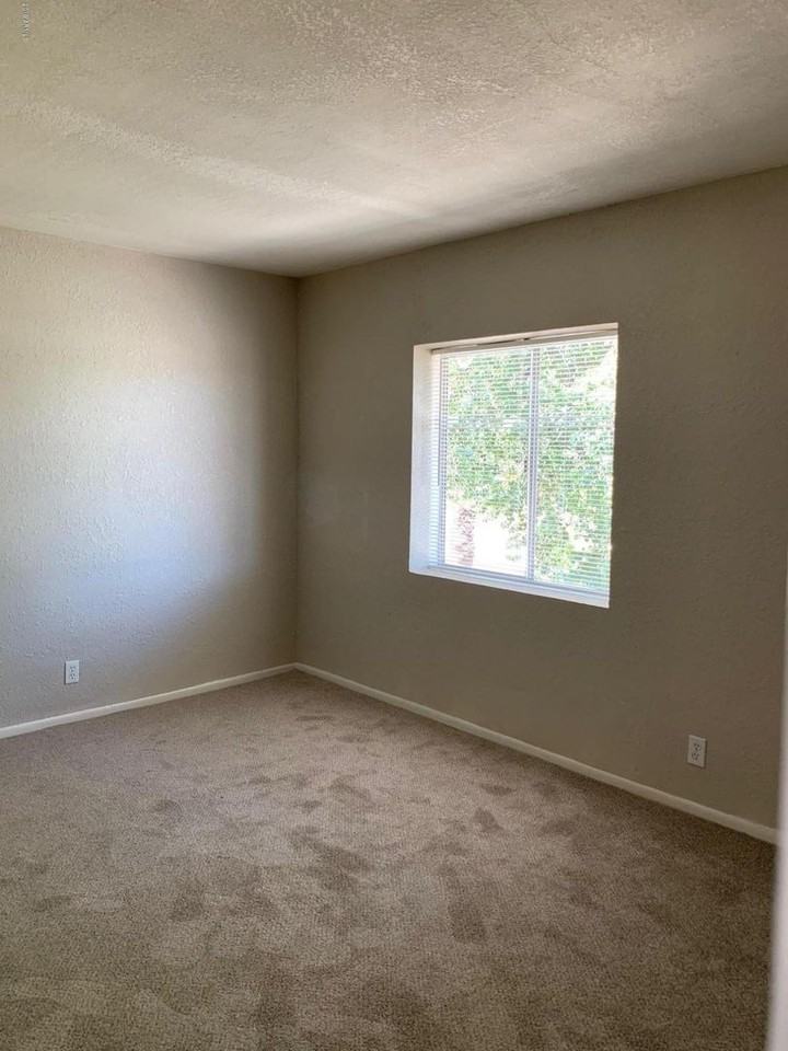 5811 N 59th Dr - Photo 5 of 11