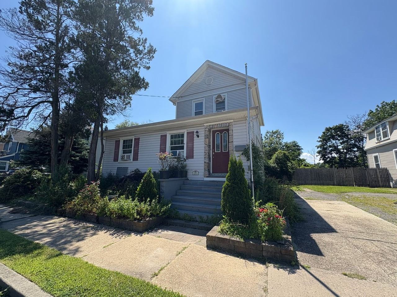 108 Oxonia Ave - Photo 2 of 18