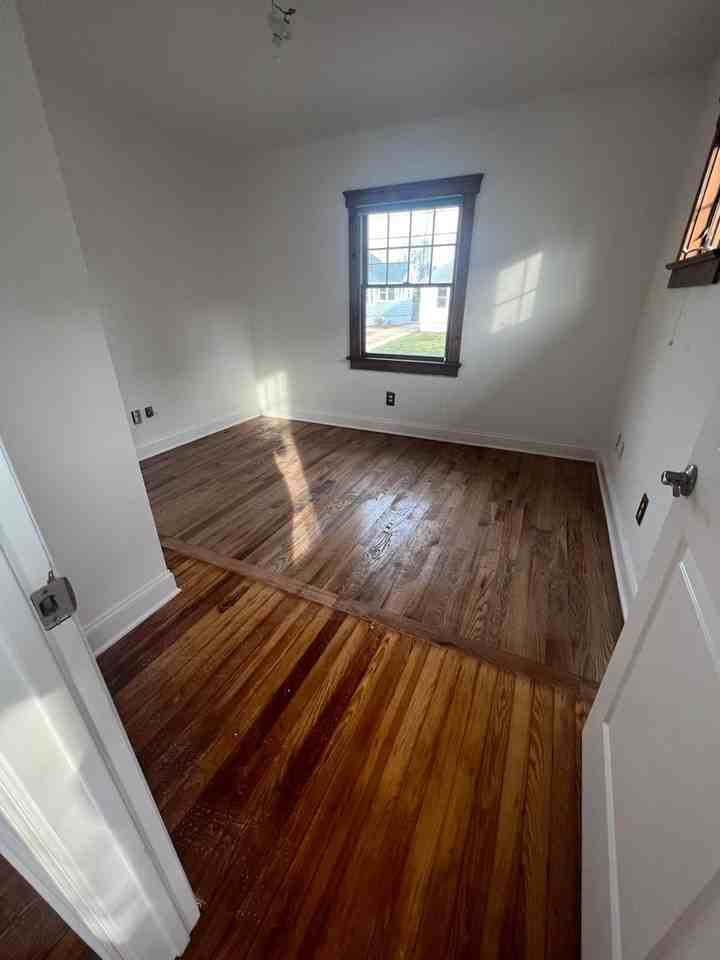 108 Oxonia Ave - Photo 7 of 18