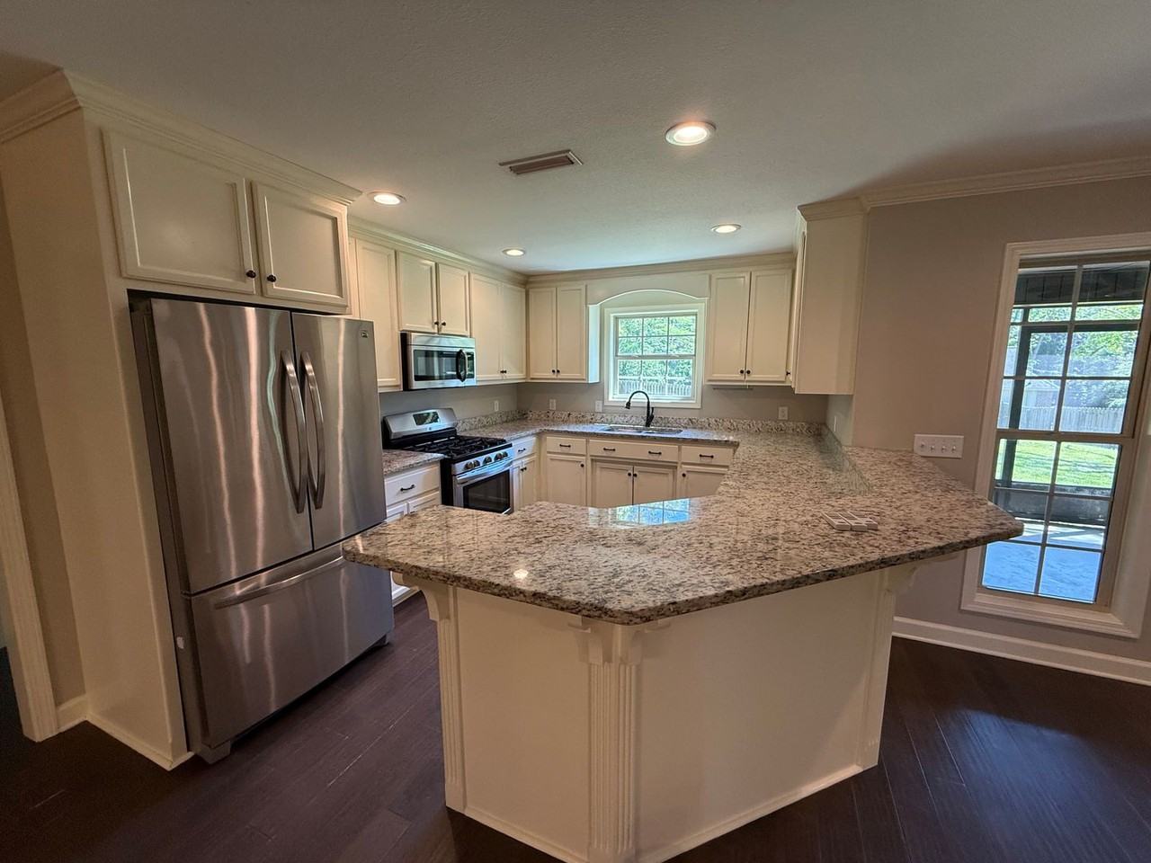 316 Alberta St - Photo 2 of 11